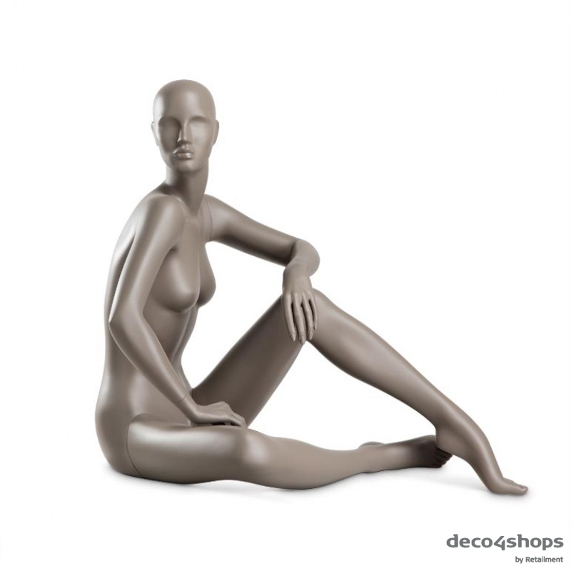 FEMALE MANNEQUIN - COY - SITTING ON FLOOR - HINDSGAUL